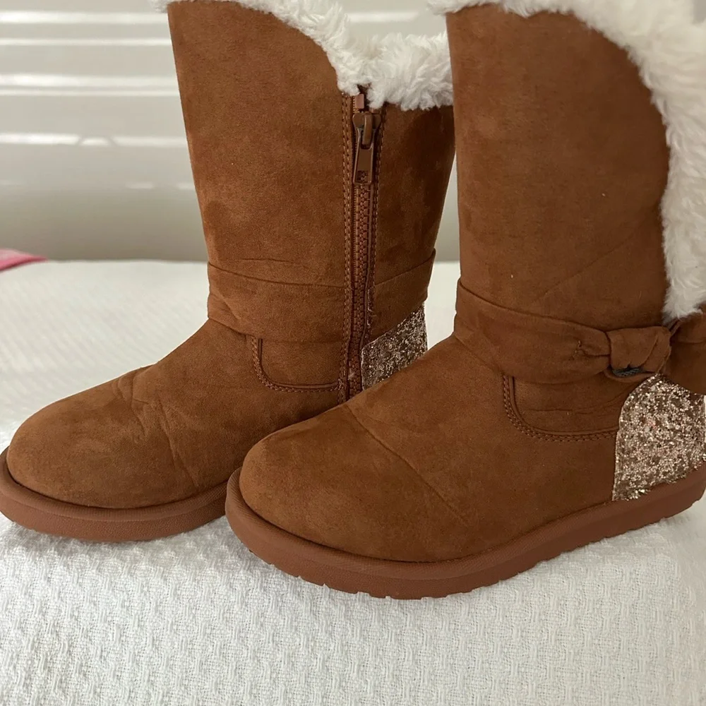 Magellan, Faux Suede, Trimmed With Faux Sherpa Fur. Sz 1 Very Good Condition